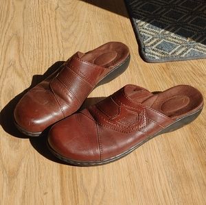 Brown clarks